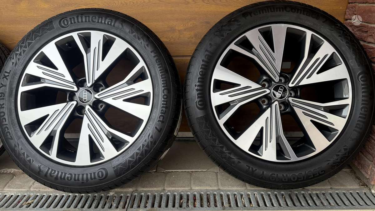 Audi Q4 etron, lengvojo lydinio, R19