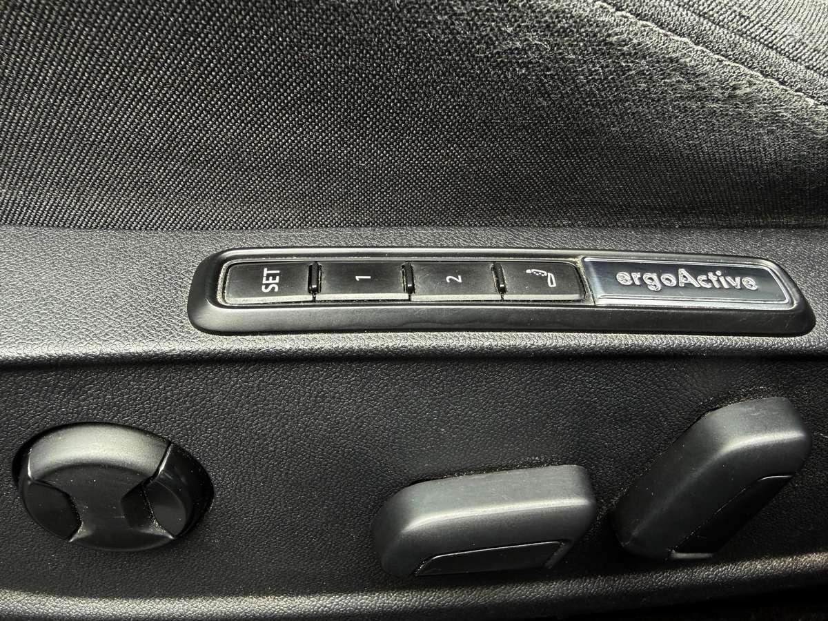 Volkswagen Golf - 10