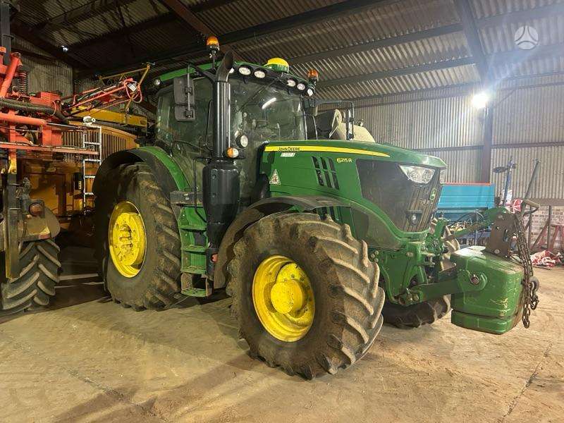 John Deere 6215R, traktoriai