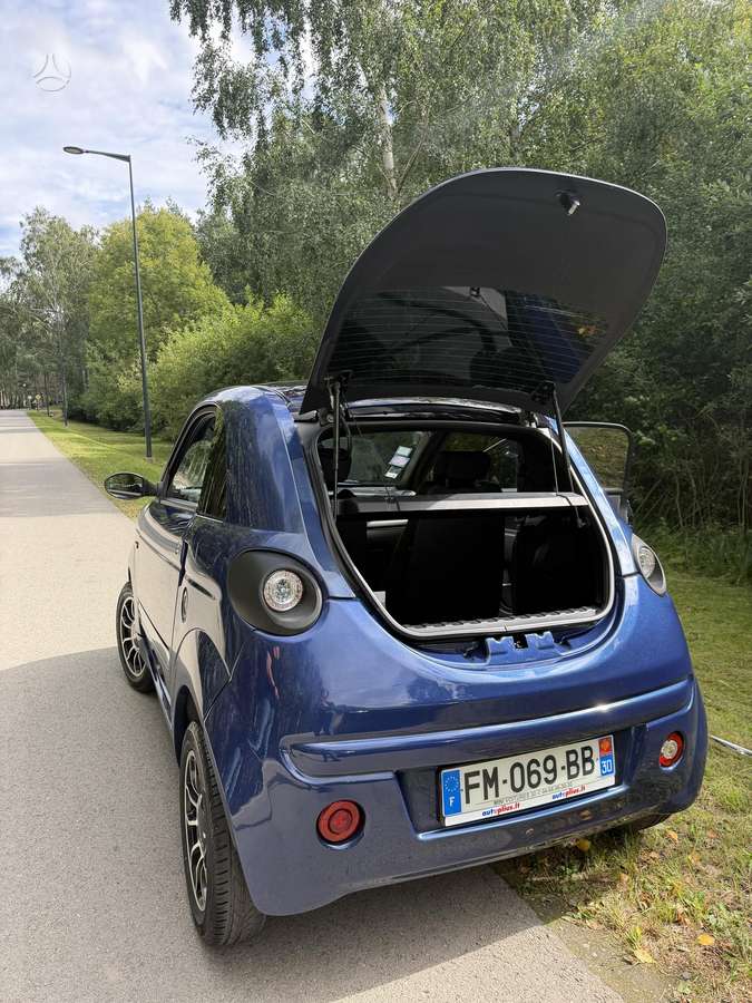 Microcar DUE, hatchback