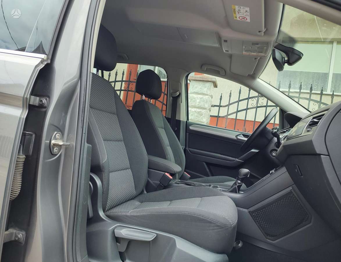 Volkswagen Touran - 12