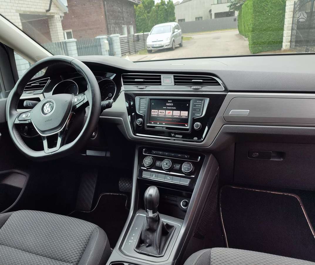 Volkswagen Touran - 11
