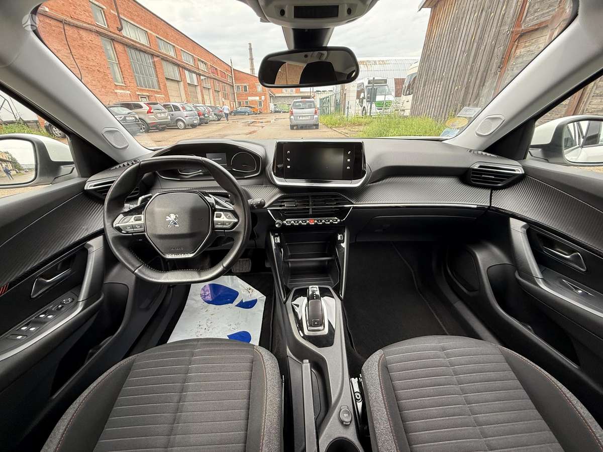 Peugeot 2008 - 11