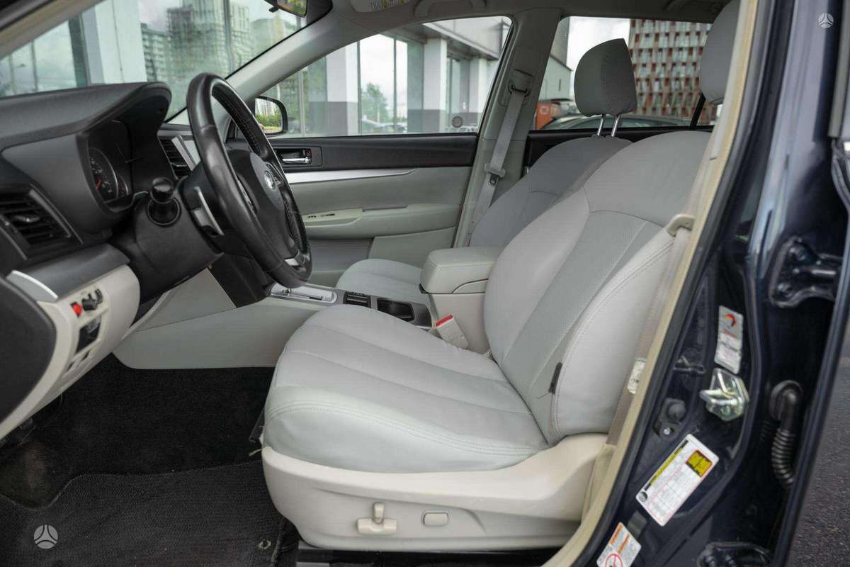 Subaru Outback, 2.5 l., off-road / crossover