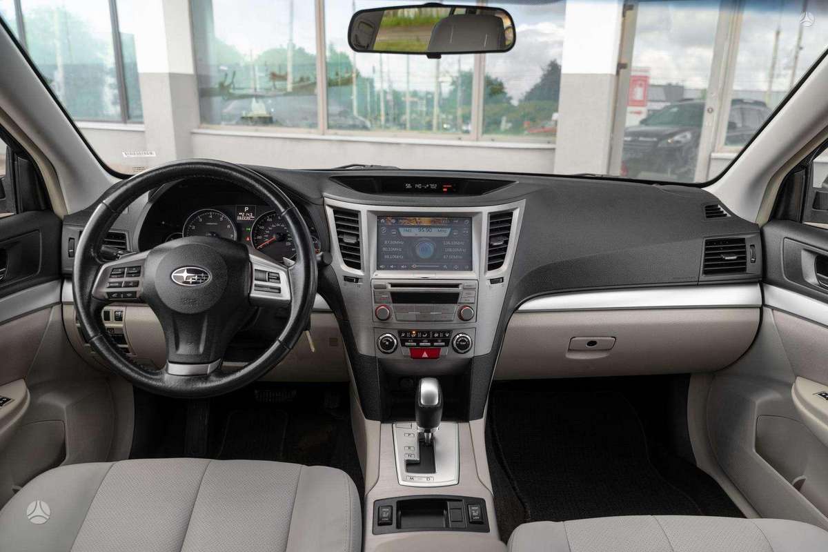Subaru Outback, 2.5 l., off-road / crossover