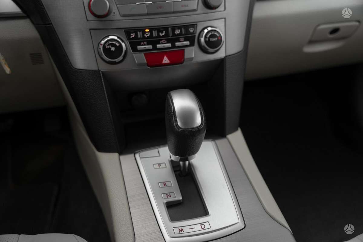 Subaru Outback, 2.5 l., off-road / crossover