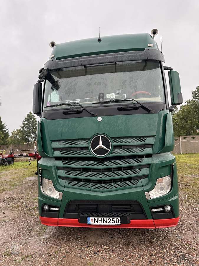 Mercedes-Benz 1845, double sleeper