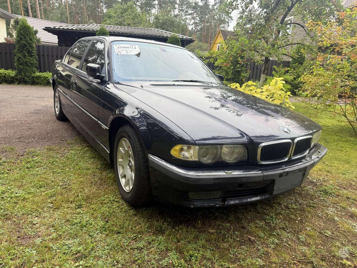 BMW 740, 4.4 l., Седан