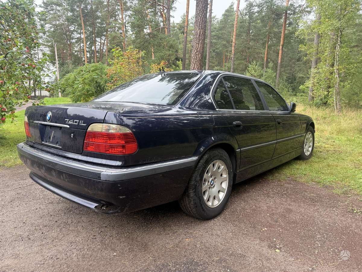 BMW 740, 4.4 l., Седан