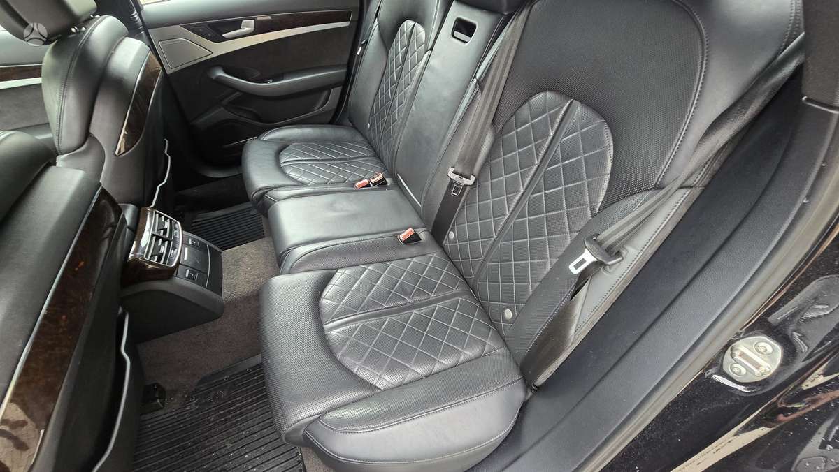 Audi A8, 3.0 l., Седан
