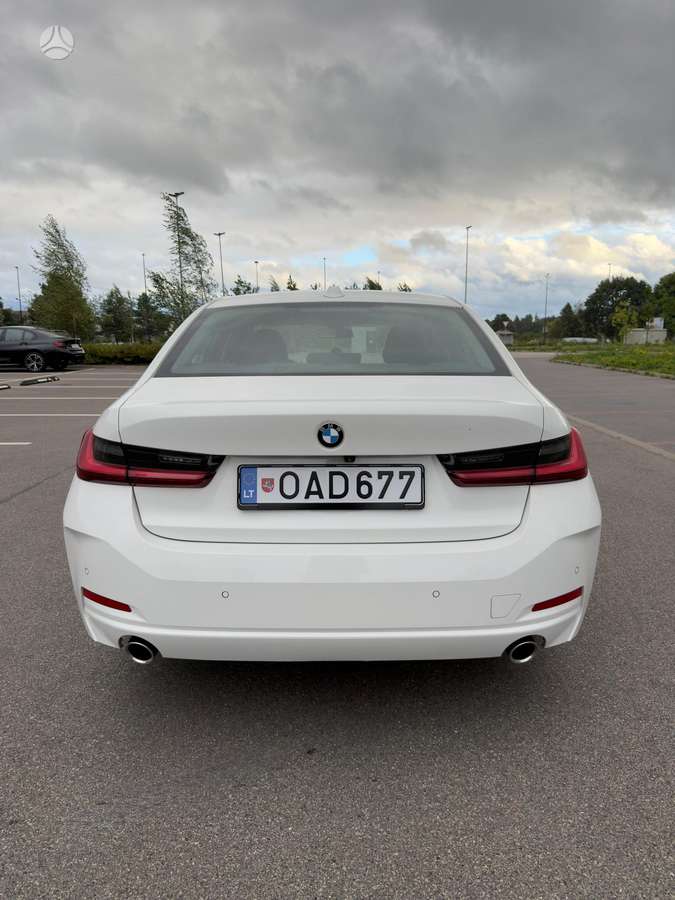 BMW 318, 2.0 l., saloon / sedan