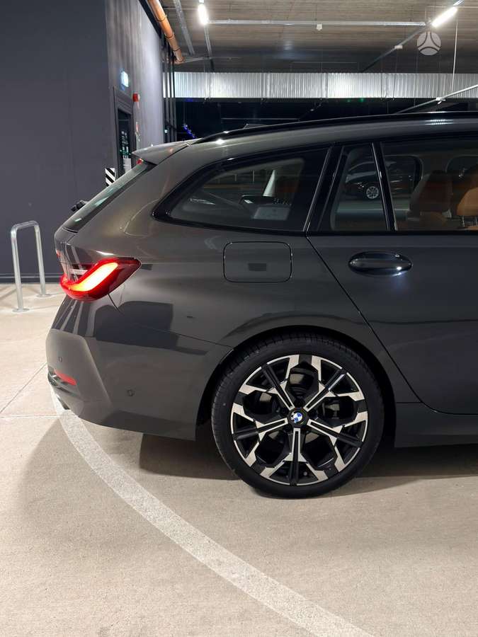BMW 318, 2.0 l., saloon / sedan