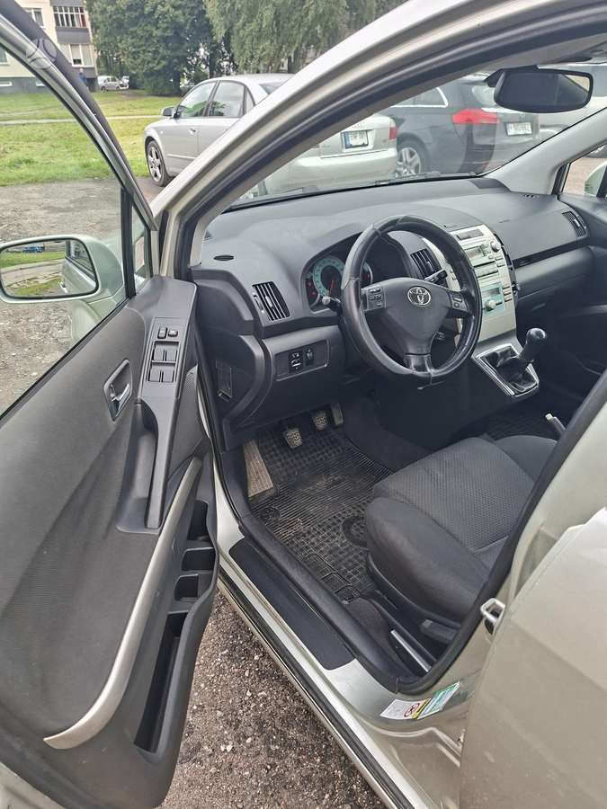 Toyota Corolla Verso - 3