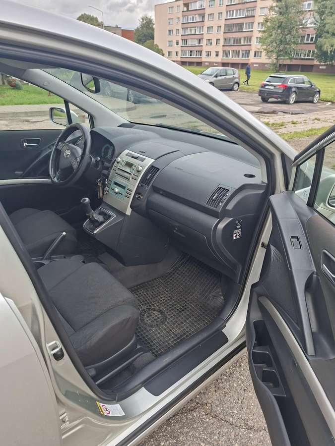 Toyota Corolla Verso - 4