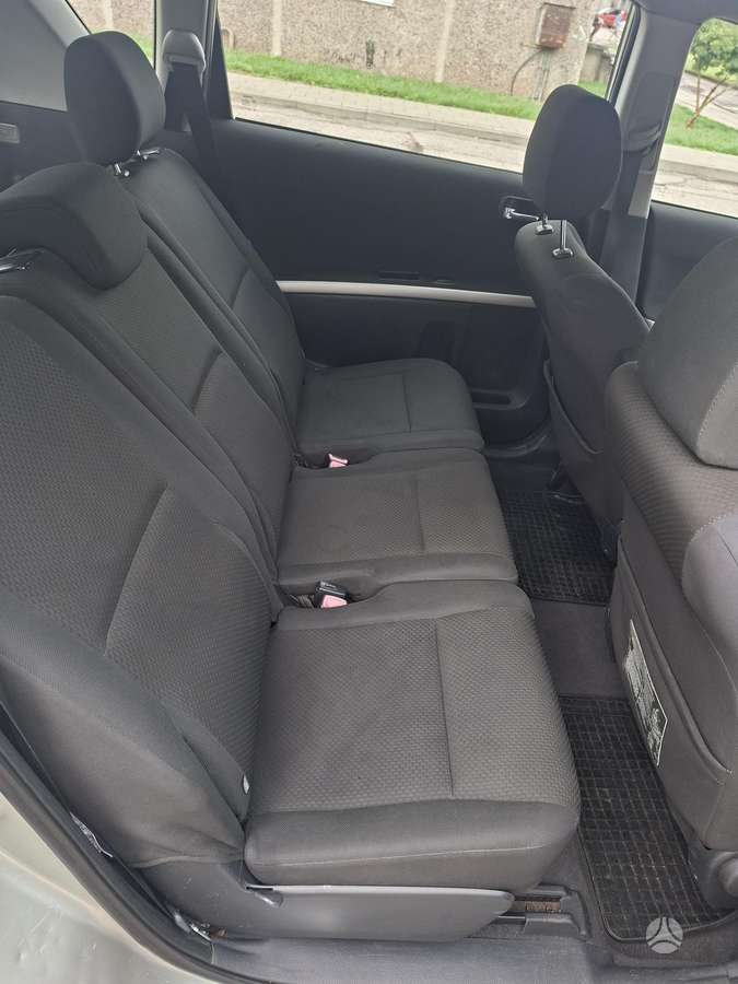 Toyota Corolla Verso - 5