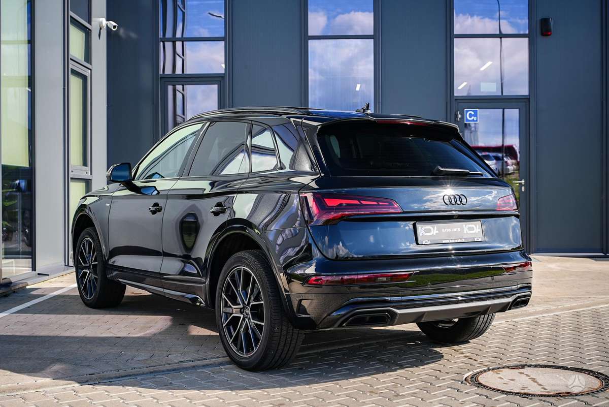 Audi Q5, 2.0 l., off-road / crossover