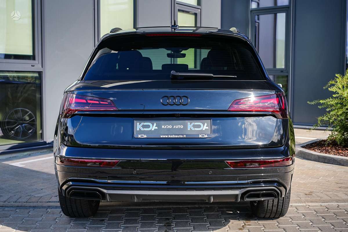 Audi Q5, 2.0 l., off-road / crossover