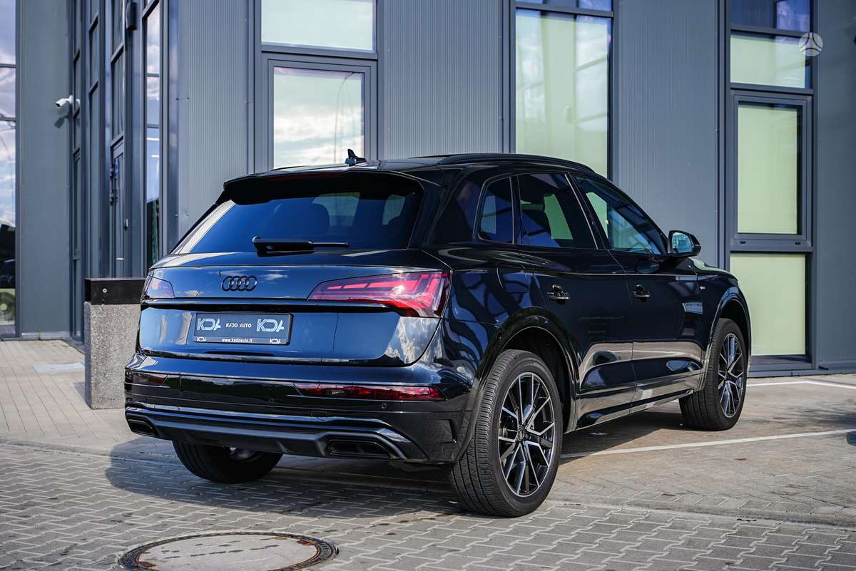 Audi Q5, 2.0 l., off-road / crossover