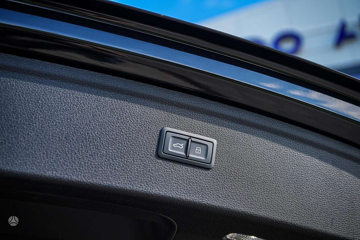 Audi Q5, 2.0 l., off-road / crossover