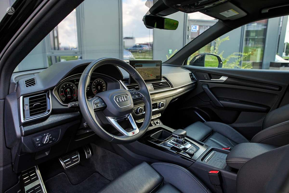Audi Q5, 2.0 l., off-road / crossover
