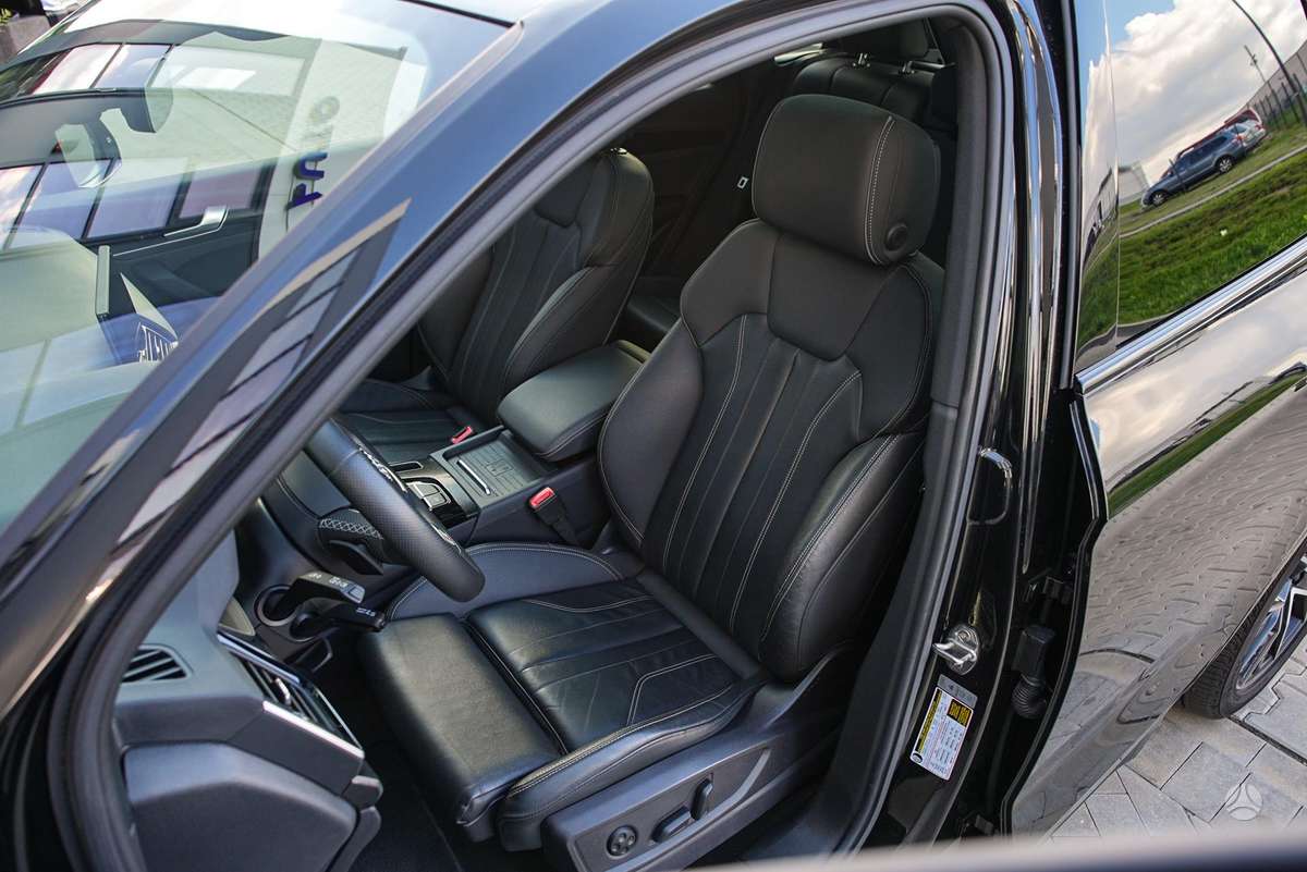 Audi Q5, 2.0 l., off-road / crossover