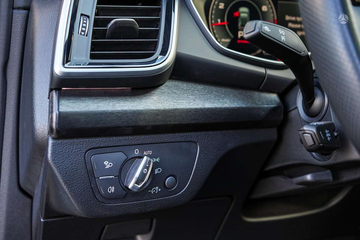Audi Q5, 2.0 l., off-road / crossover