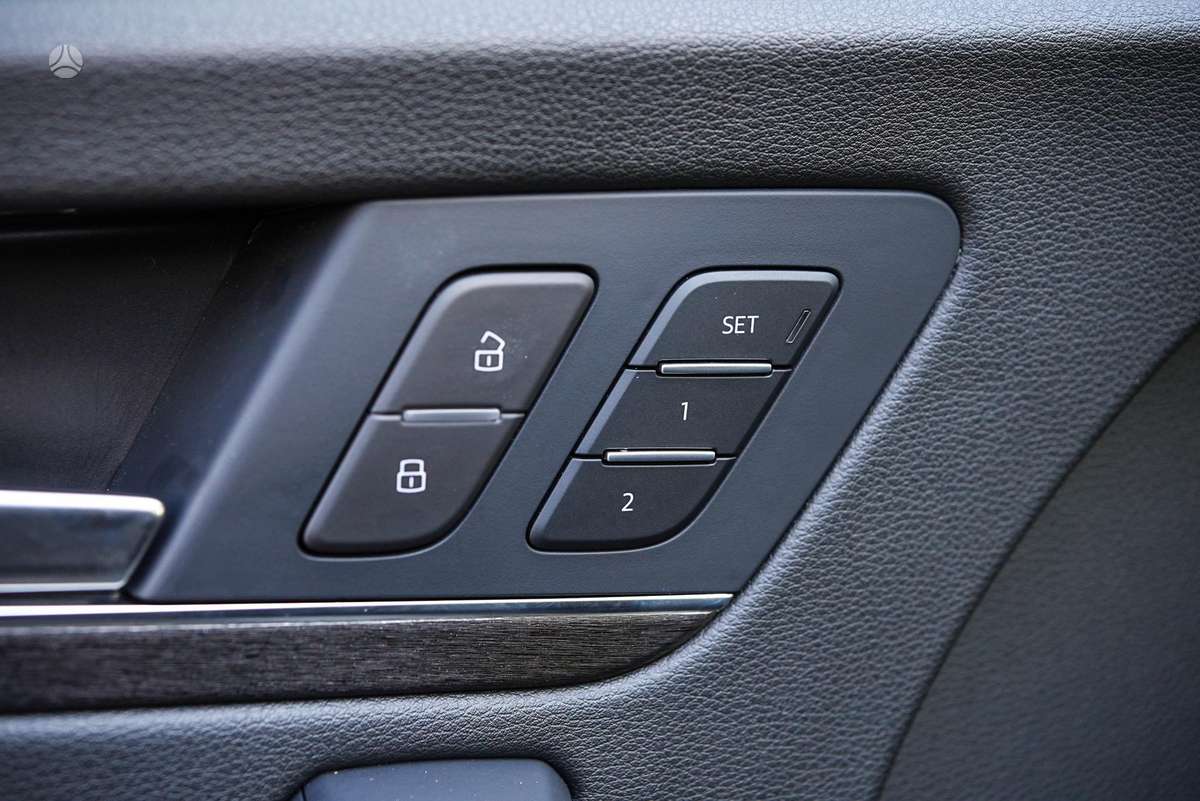 Audi Q5, 2.0 l., off-road / crossover
