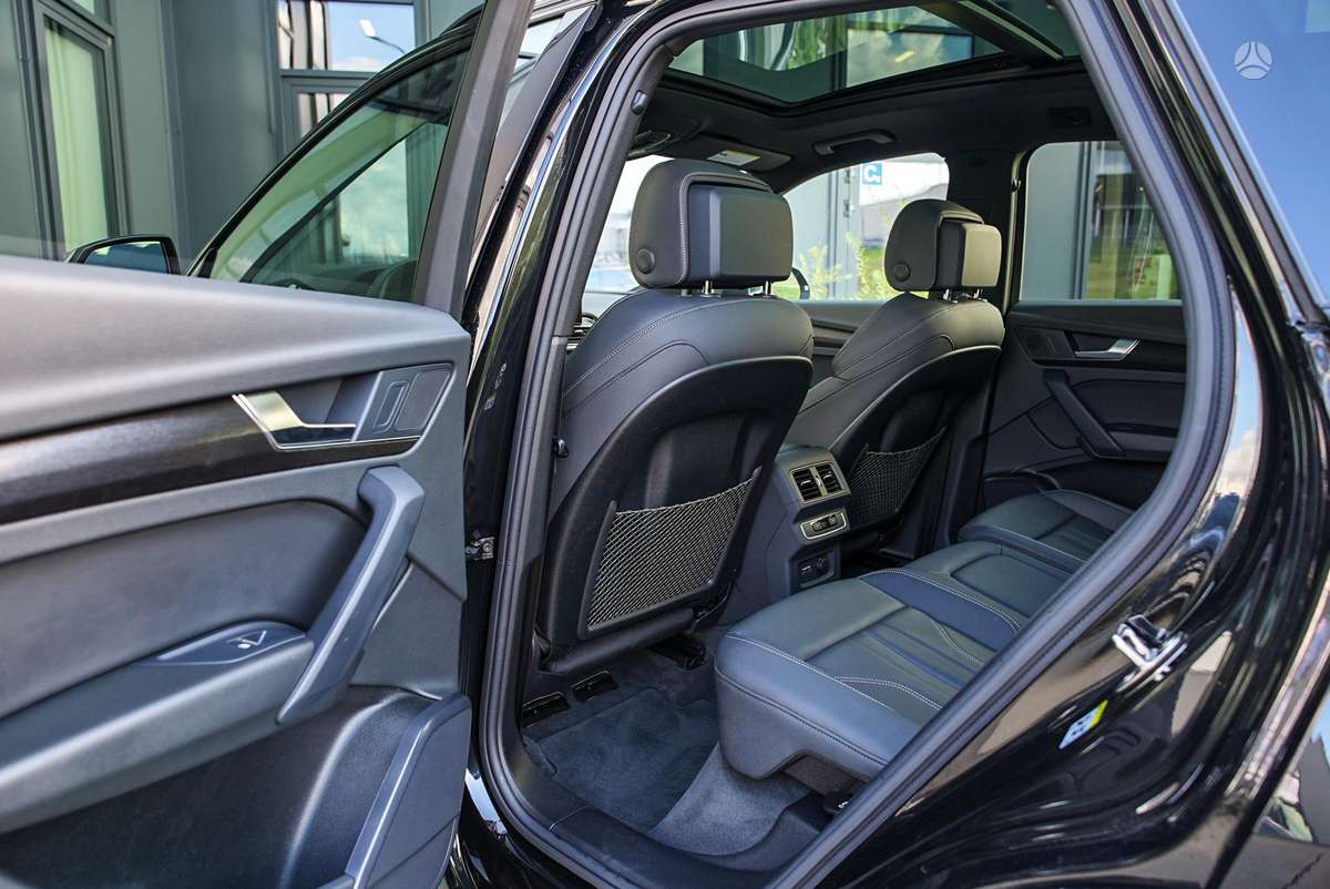 Audi Q5, 2.0 l., off-road / crossover