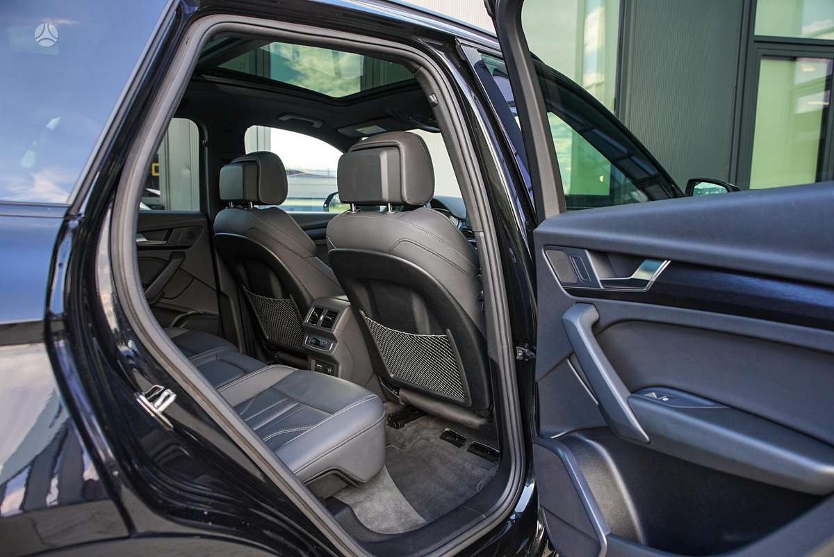 Audi Q5, 2.0 l., off-road / crossover