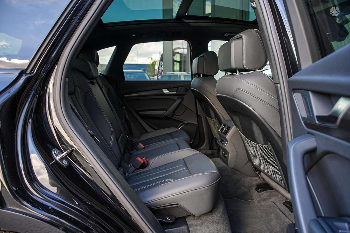 Audi Q5, 2.0 l., off-road / crossover
