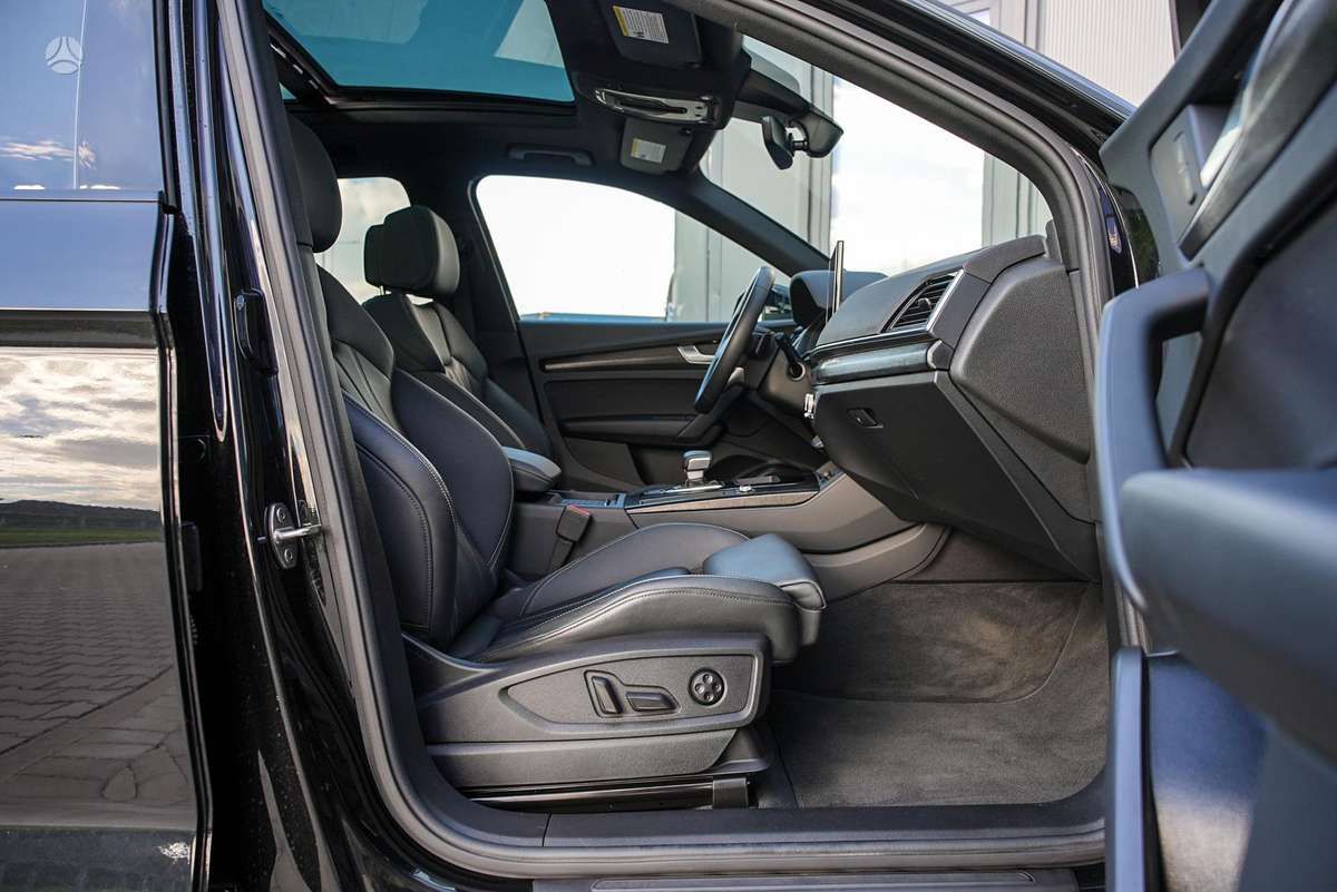 Audi Q5, 2.0 l., off-road / crossover