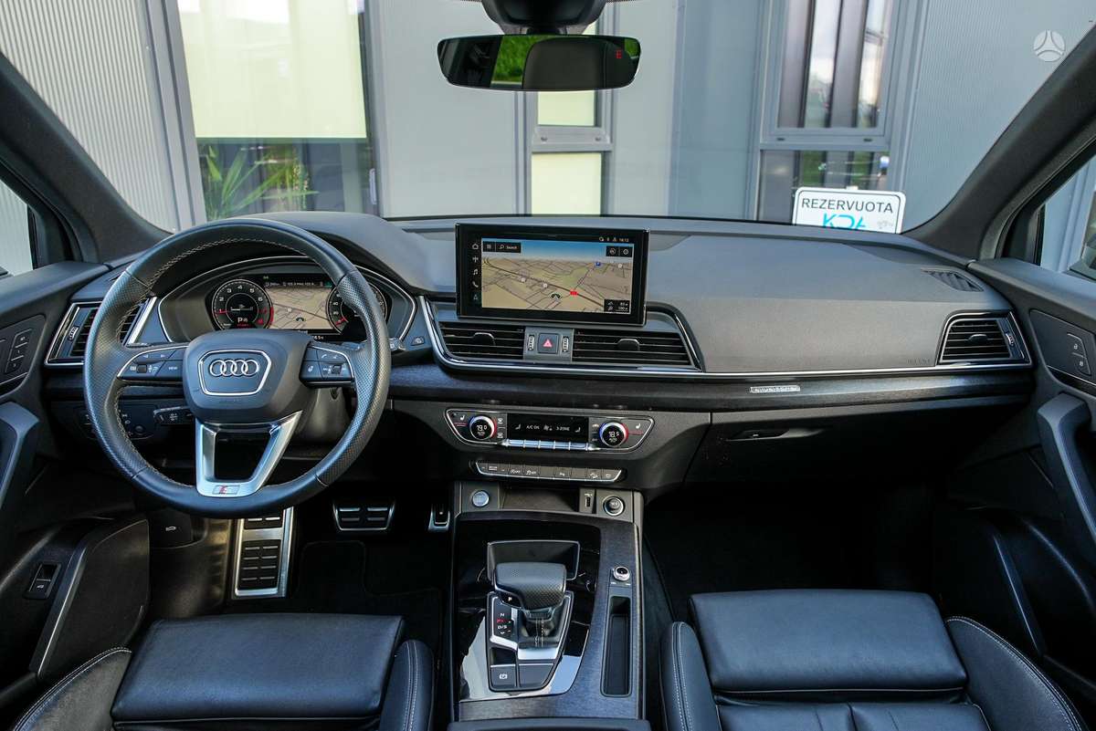 Audi Q5, 2.0 l., off-road / crossover
