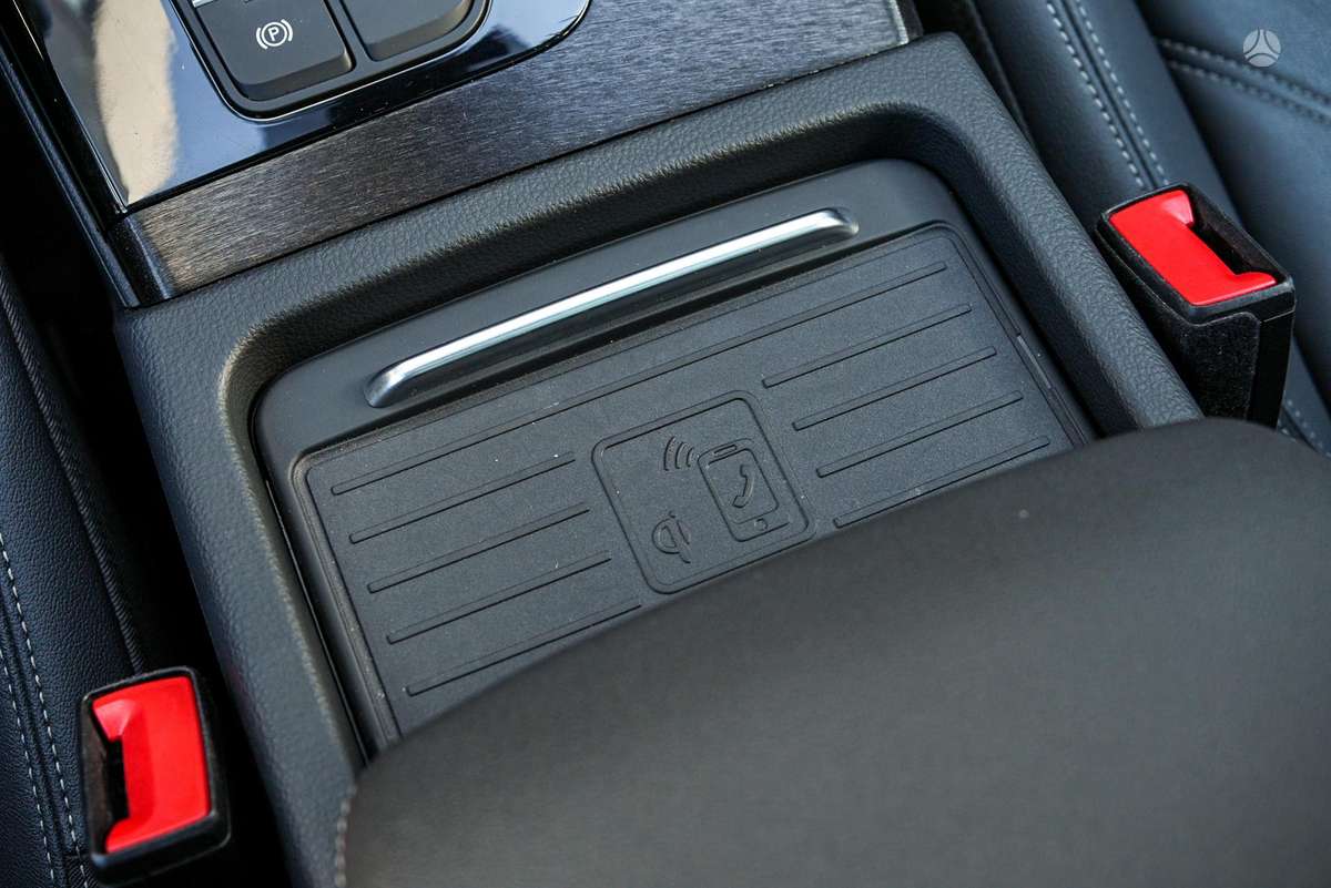 Audi Q5, 2.0 l., off-road / crossover