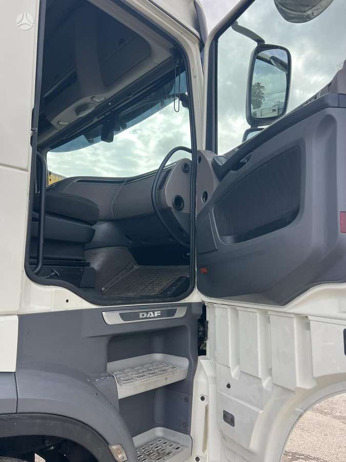 DAF XF106 530, double sleeper