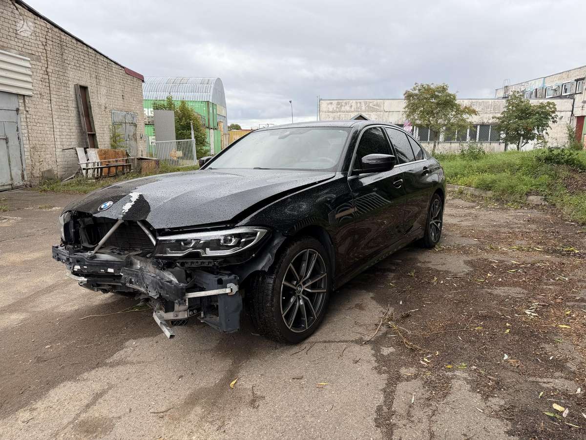 BMW 330, 2.0 l., Седан