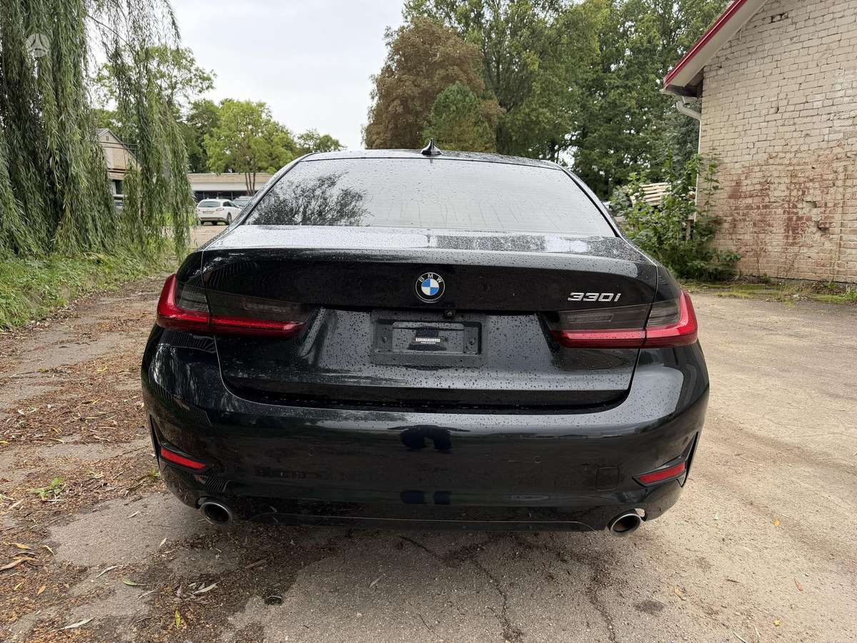 BMW 330, 2.0 l., Седан