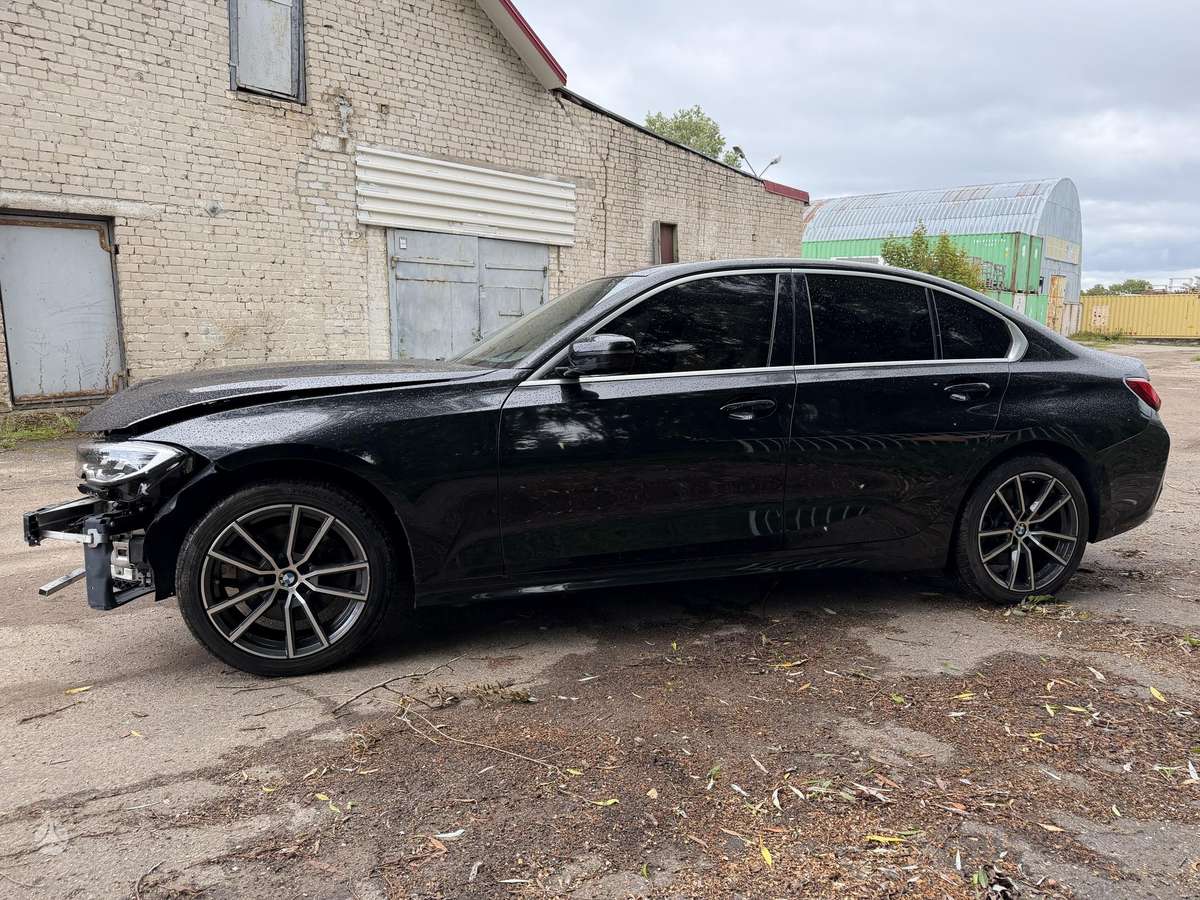 BMW 330, 2.0 l., Седан