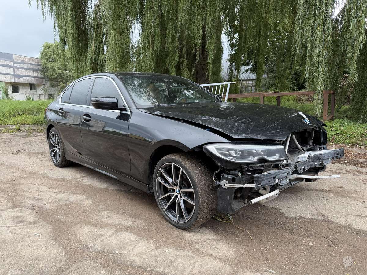 BMW 330, 2.0 l., Седан