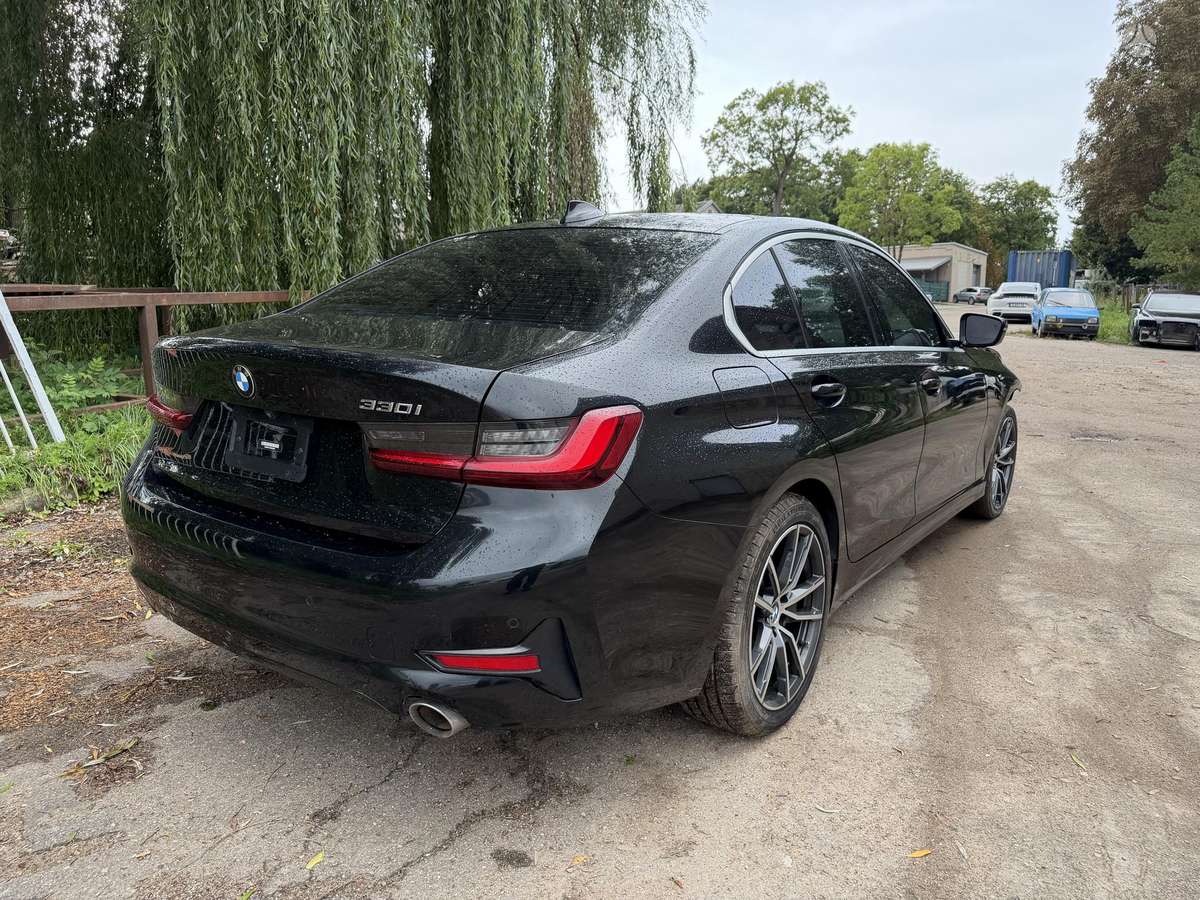 BMW 330, 2.0 l., Седан