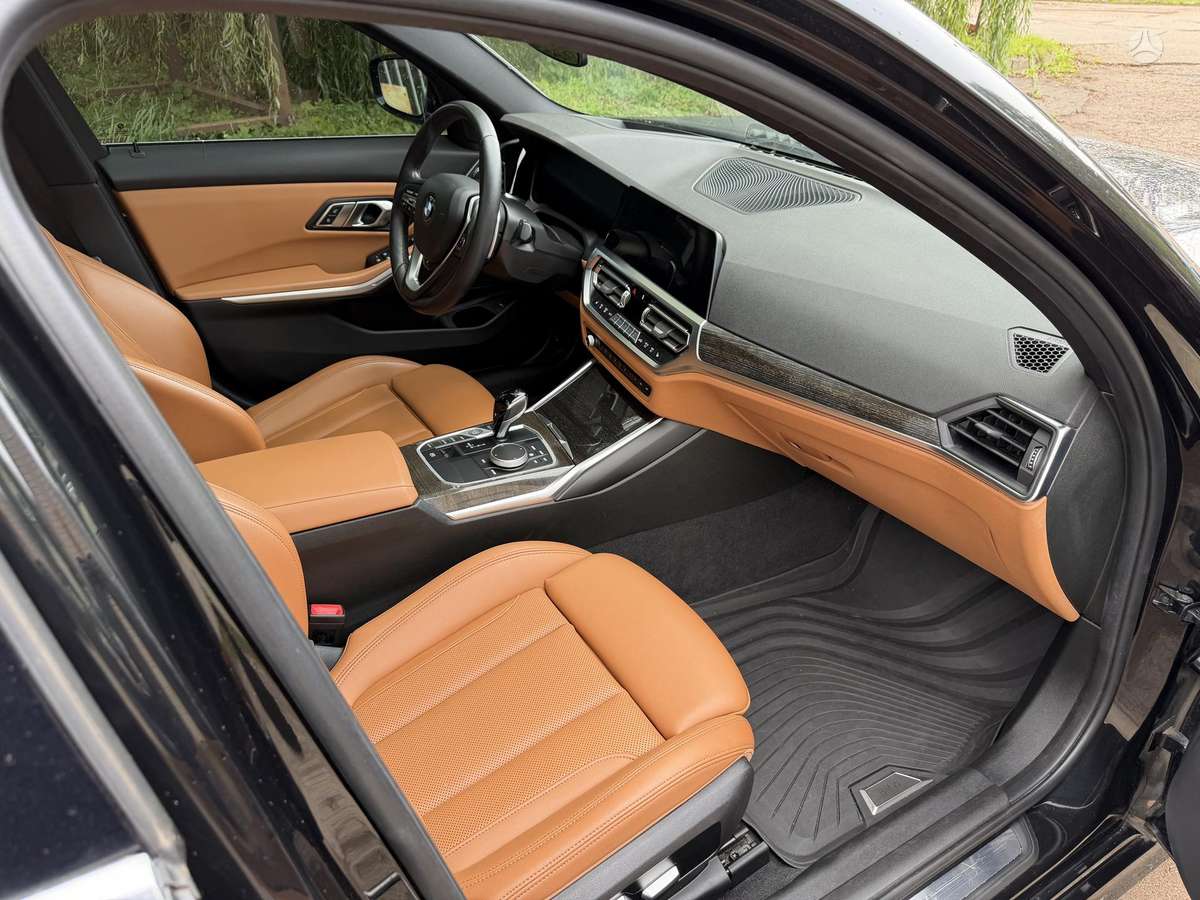 BMW 330, 2.0 l., Седан