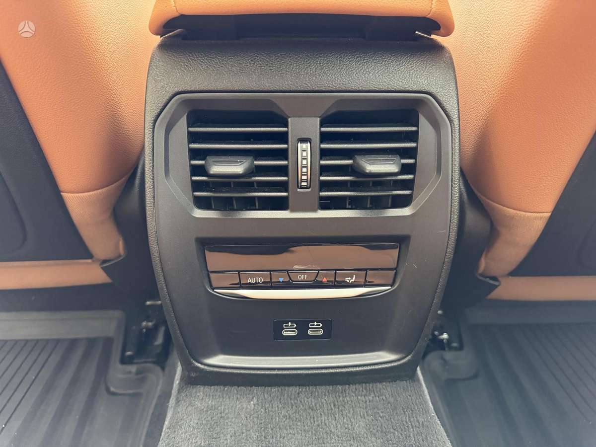 BMW 330, 2.0 l., Седан