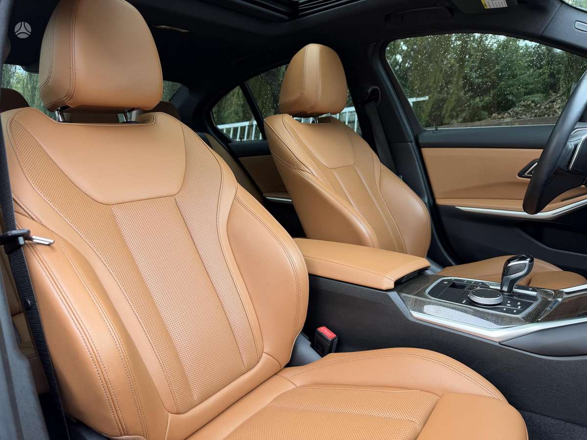 BMW 330, 2.0 l., Седан