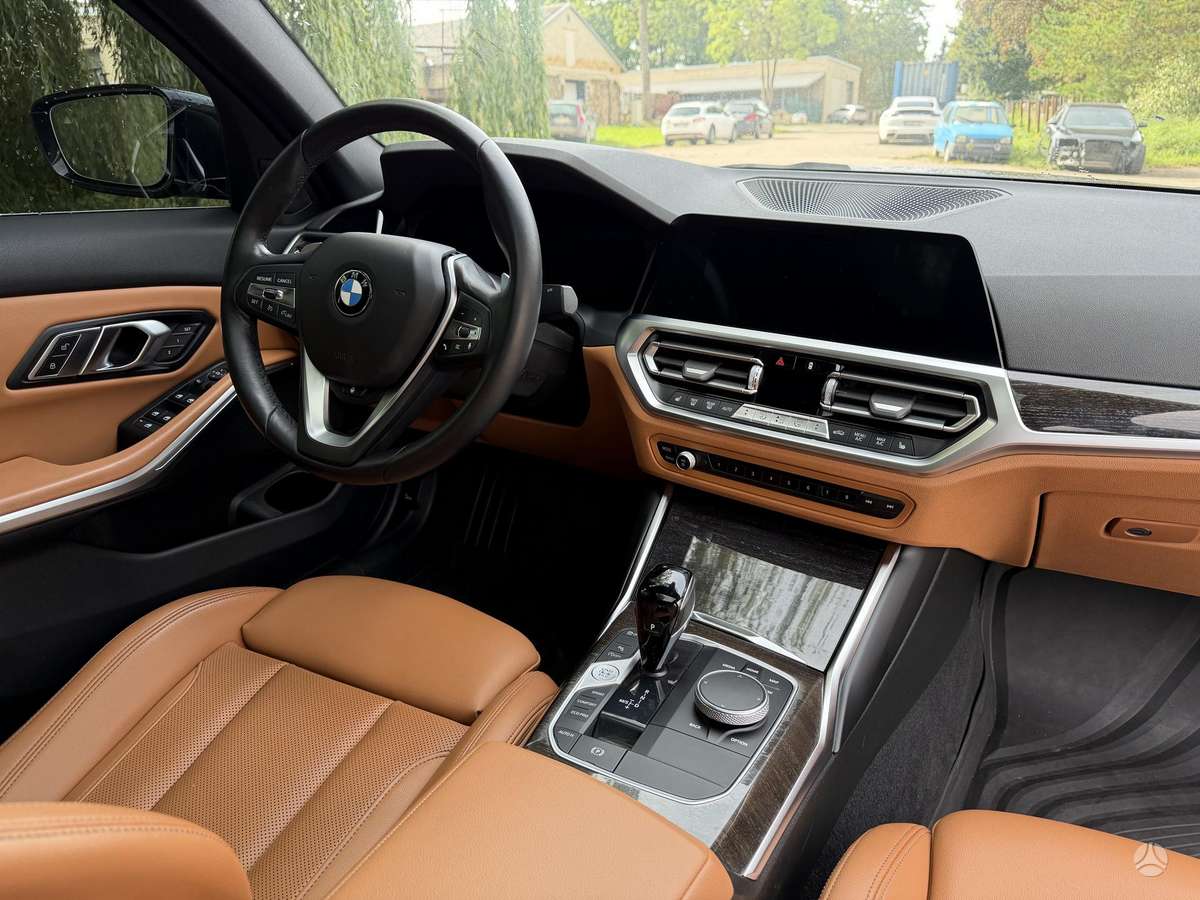 BMW 330, 2.0 l., Седан