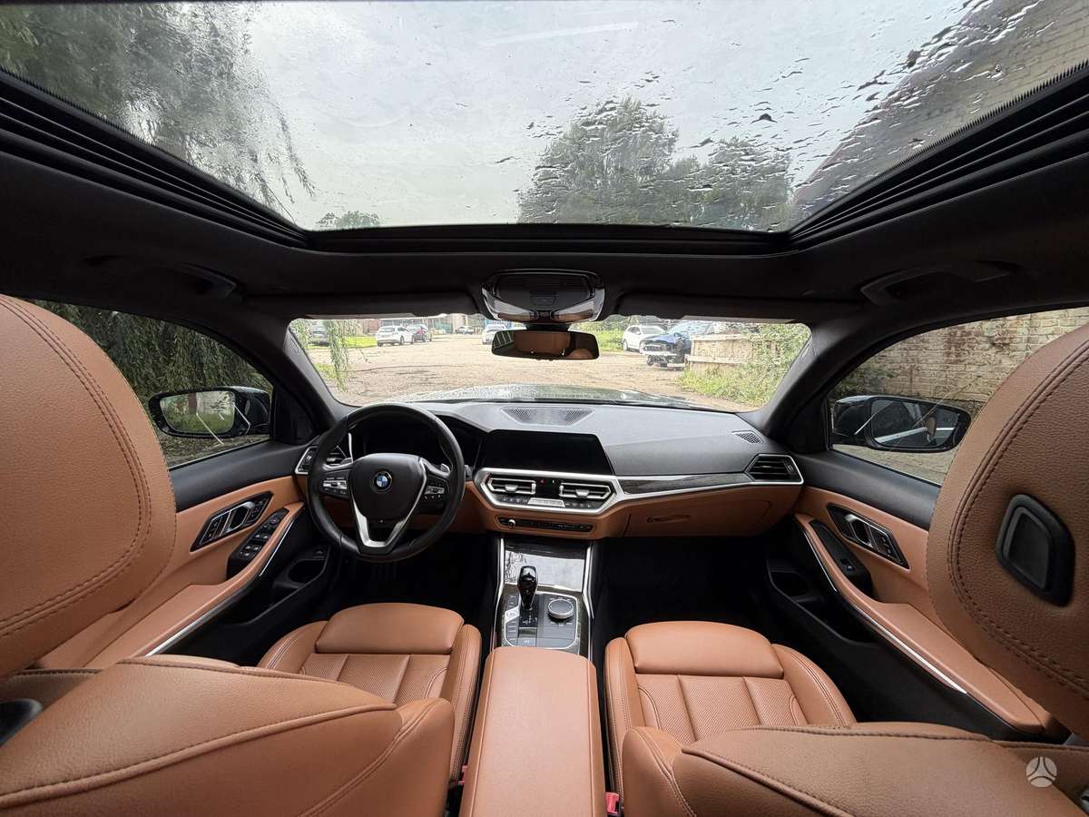 BMW 330, 2.0 l., Седан