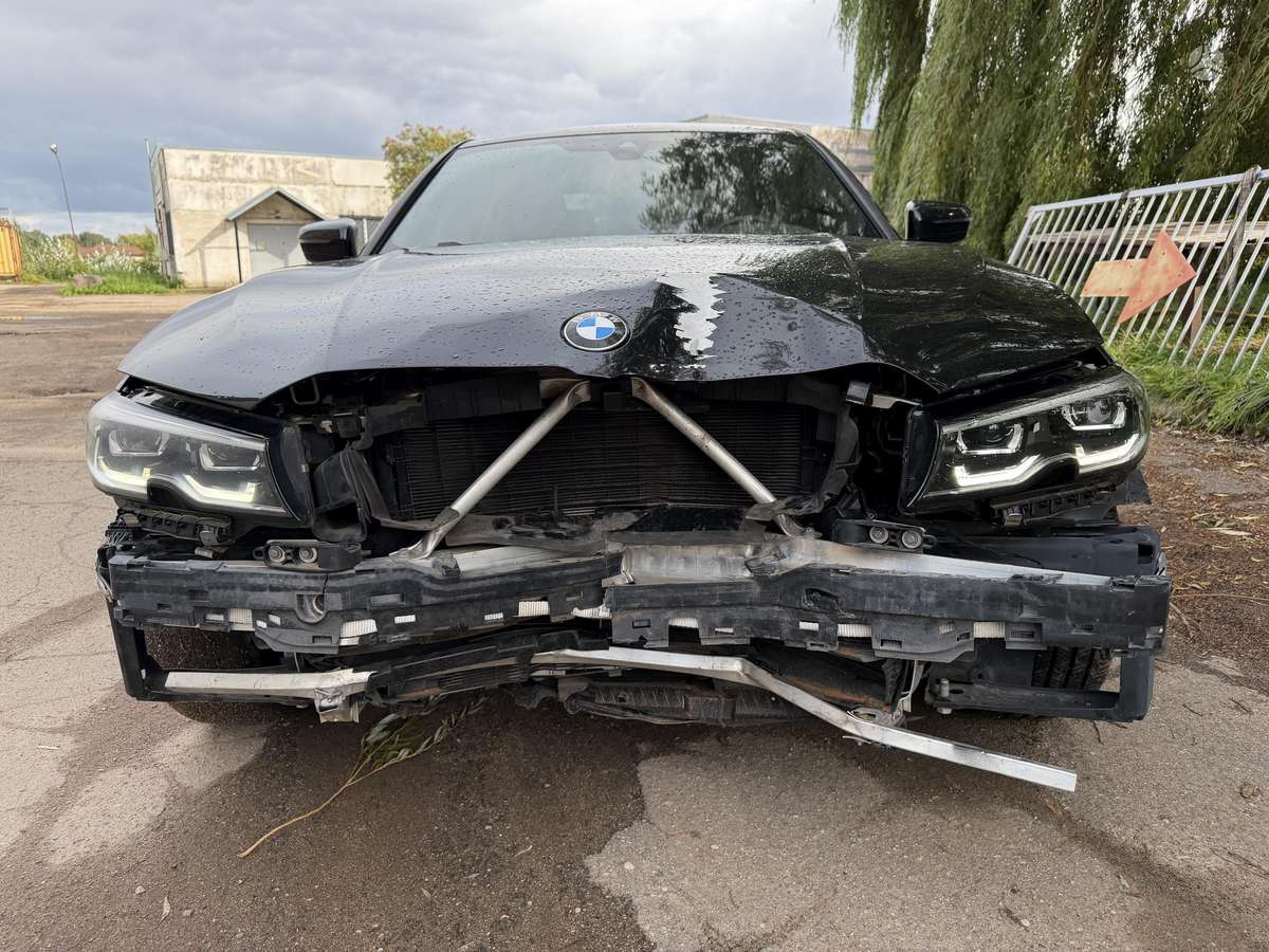 BMW 330, 2.0 l., Седан