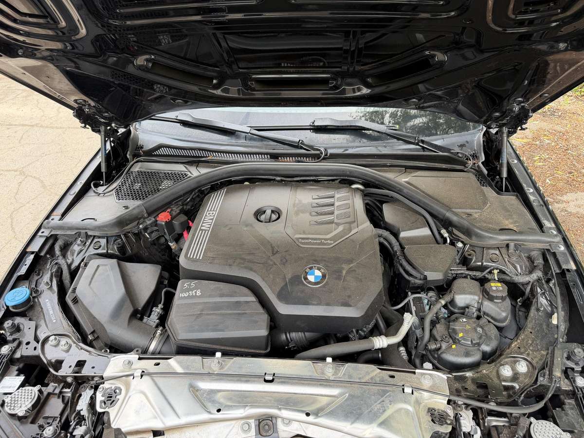 BMW 330, 2.0 l., Седан