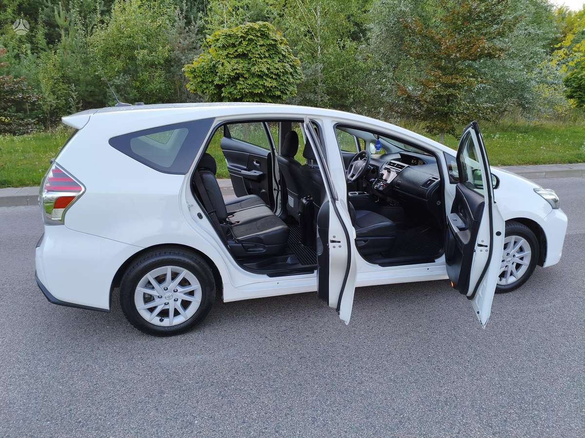 Toyota Prius+ - 10