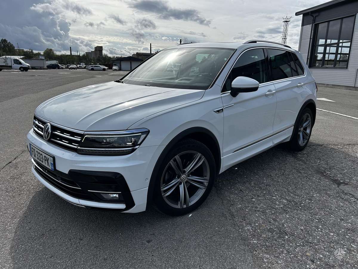 Volkswagen Tiguan - 1