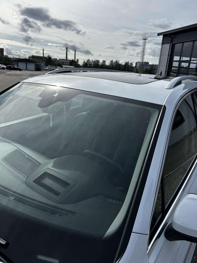 Volkswagen Tiguan - 10