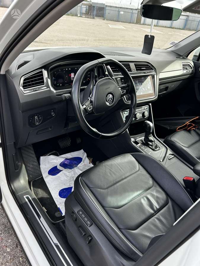 Volkswagen Tiguan - 11